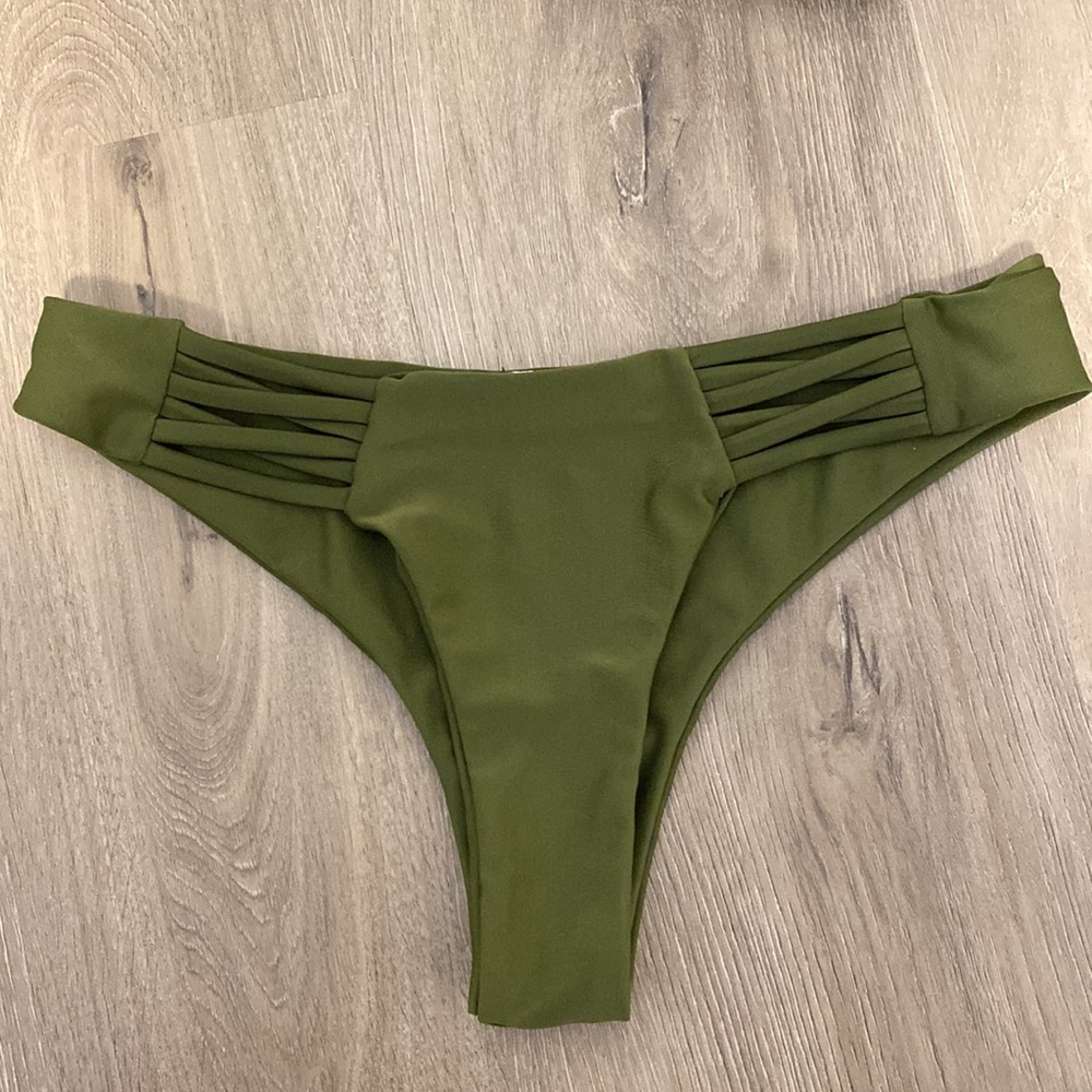 Bikini set - Picture 3 of 5
